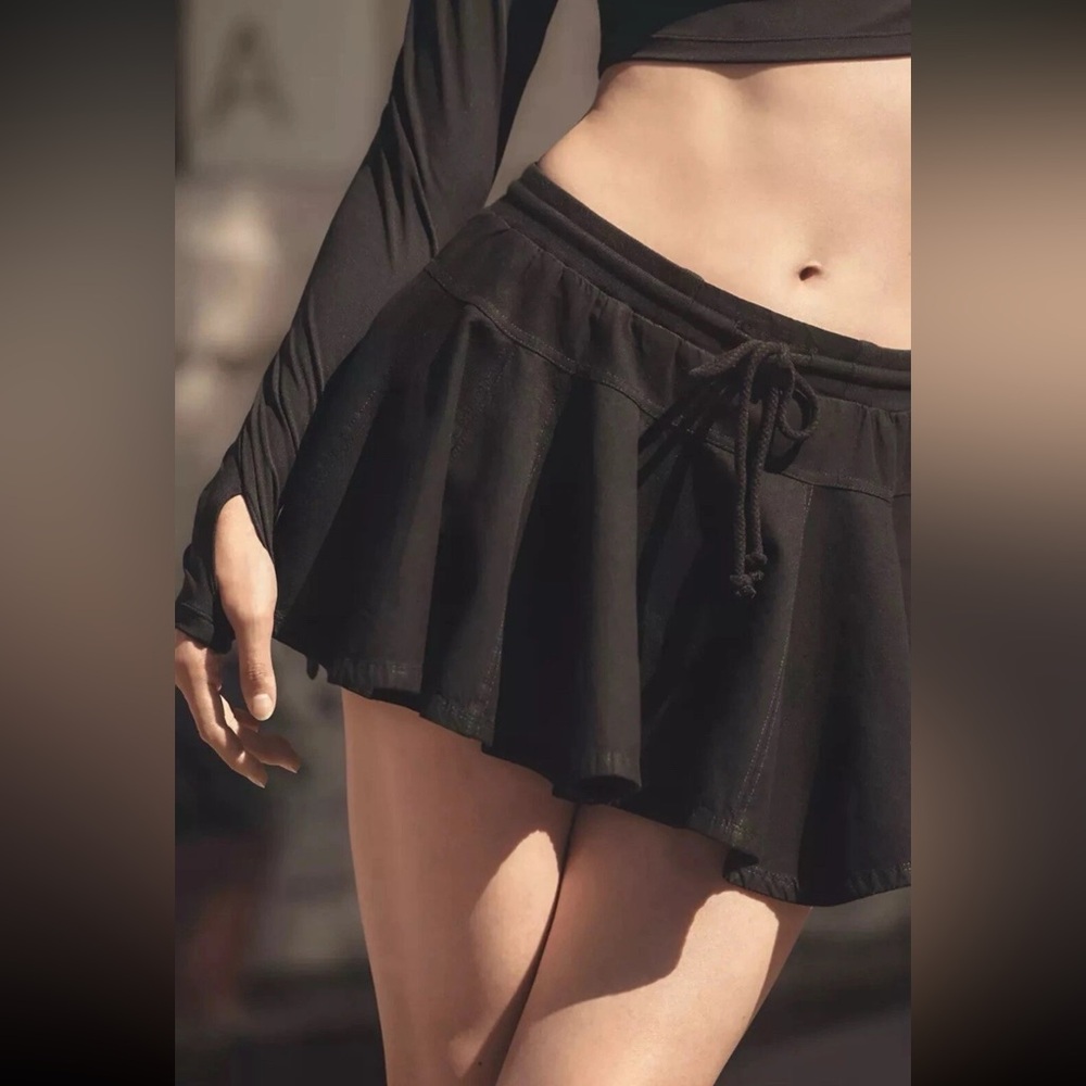 NWT Daily Practice by Anthropologie Courtside Mini Skirt Black Size Medium